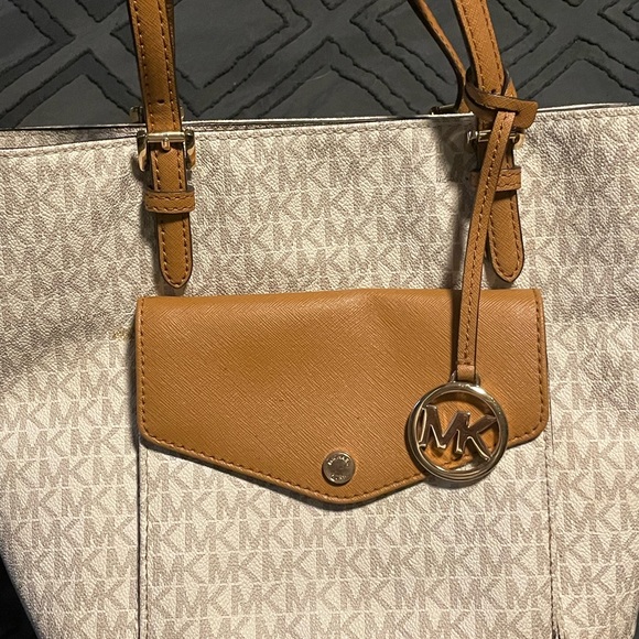 Michael Kors Bag & Wallet - Picture 2 of 6